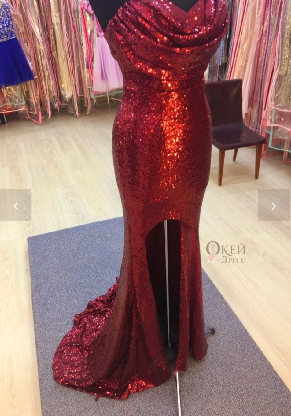 Вечернее платье в пол с пайетками красное
