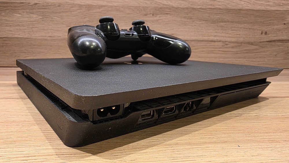 Consola PlayStation 4 Slim, 500GB, Negru – Stare excelentă – 499 lei