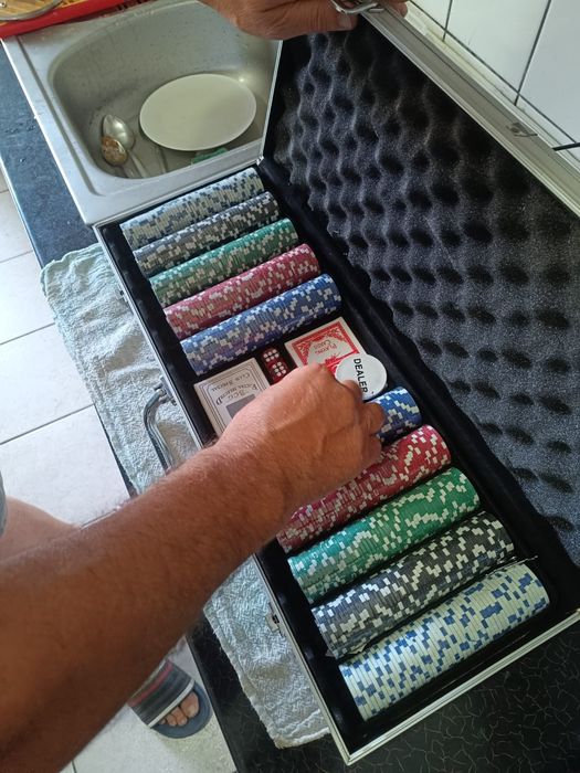 Vand set poker in stare buna