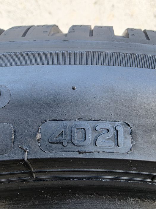 Vând două anvelope de iarna Bridgestone  255 40 20  dot 4021