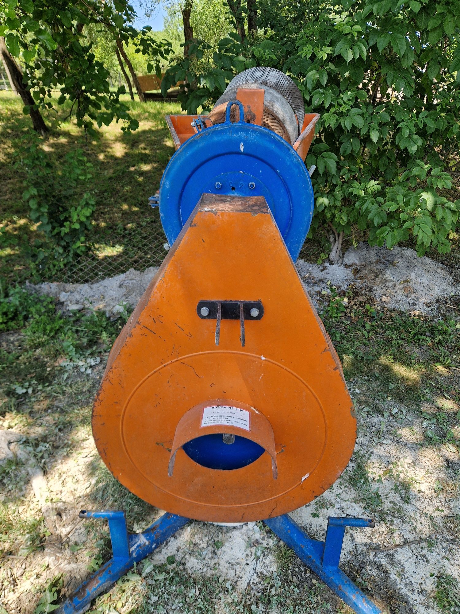 Moară cu ciocanele după Tractor