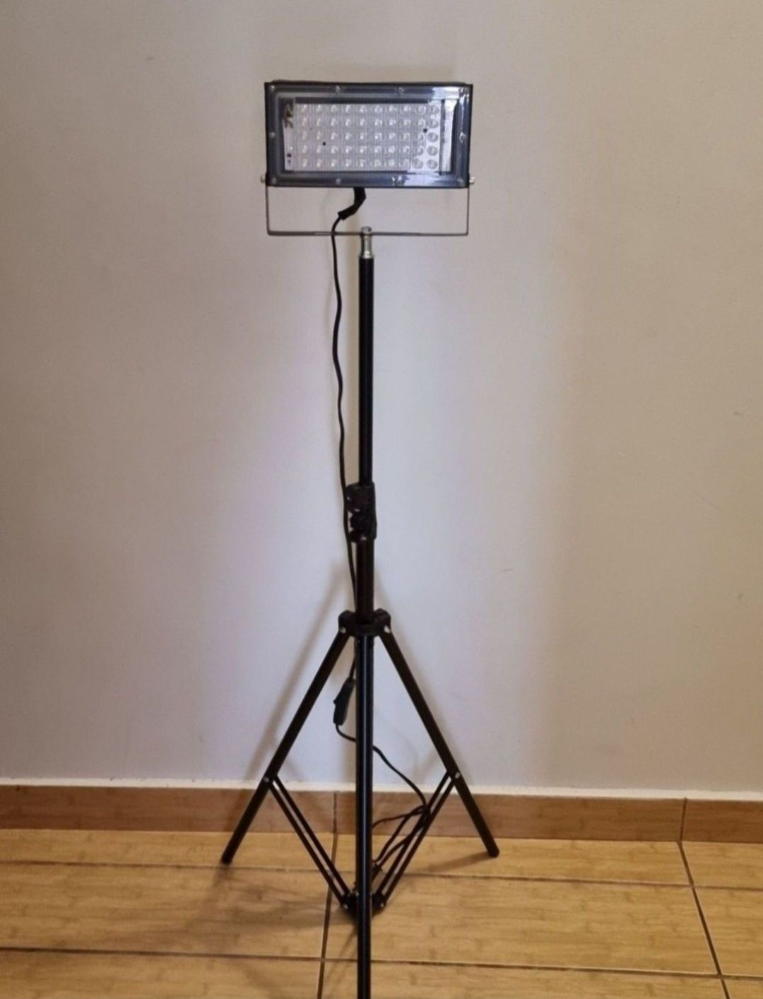Set reflector led 220v-50w pe stativ telescopic  , camping, turism