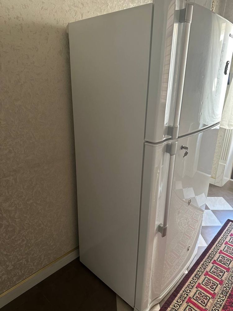 Холодильник продается