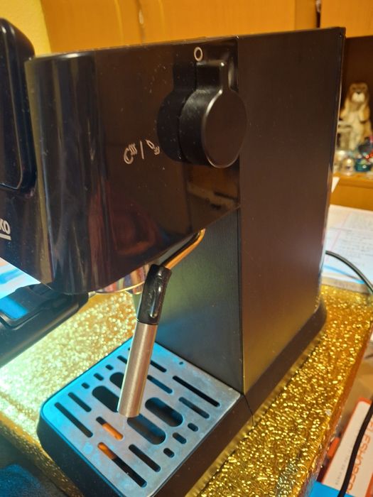 Vând aparat de cafea Beko