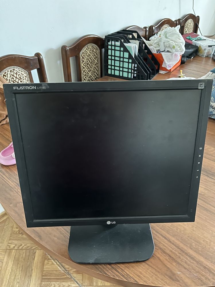 Три монитора lg flatron