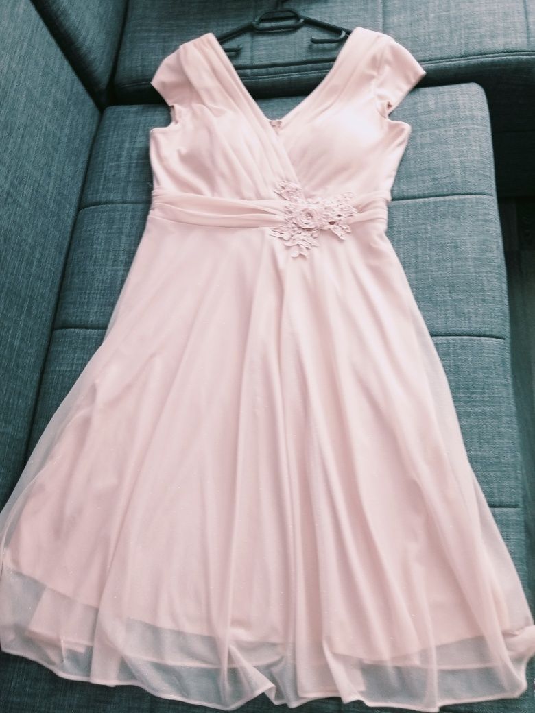 Vând rochie  de ocazie,culoare roz pal,preț 150 , model foarte frumos