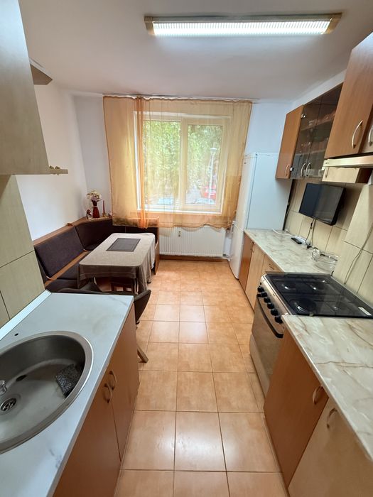 Apartament cu doua camere , zona Rogerius