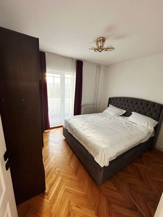 Proprietar inchiriez ap. cu 4 camere, 2 locuri de parcare