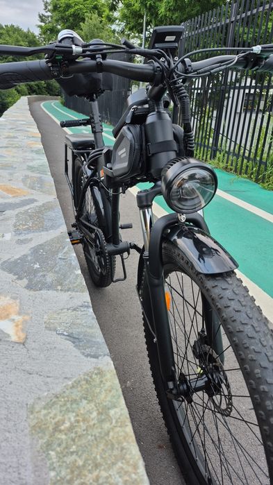 Vand bicicleta electrică ca noua !