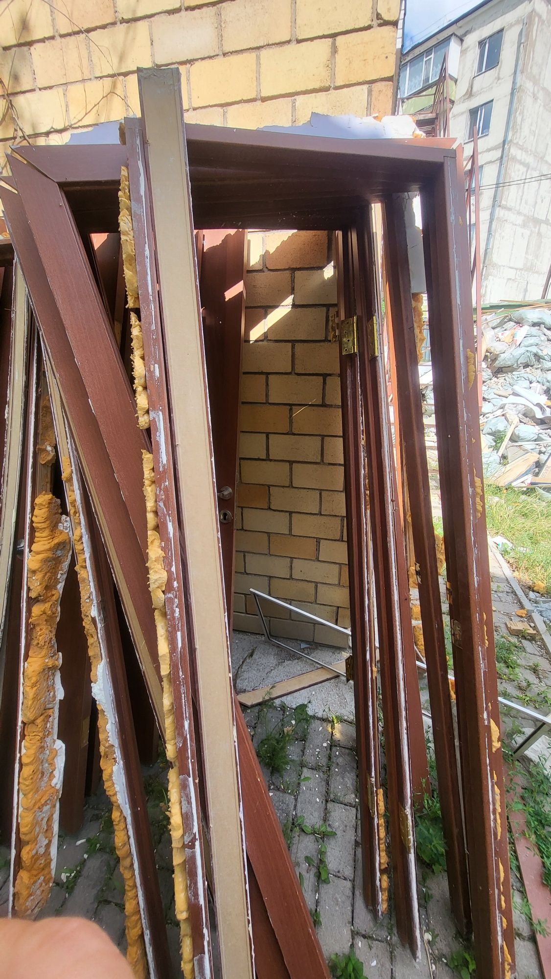 Продам двери б/у в хорошем состоянии