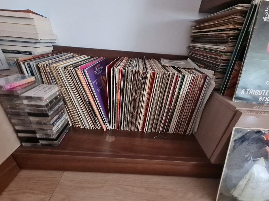 Vând colecție 300 placi vinyl pentru Pick-up