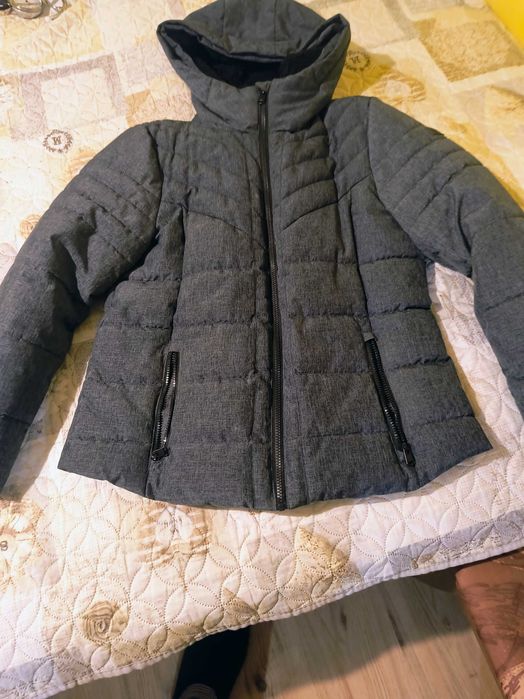 Дамско спортно яке