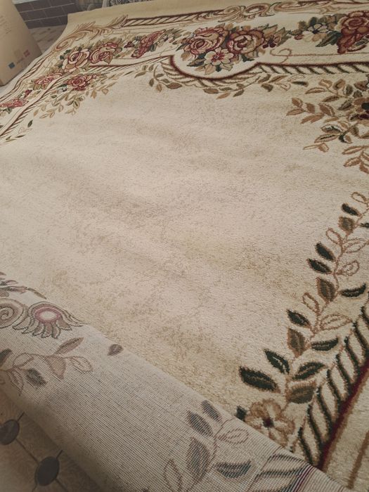 Yengi gilam sotiladi