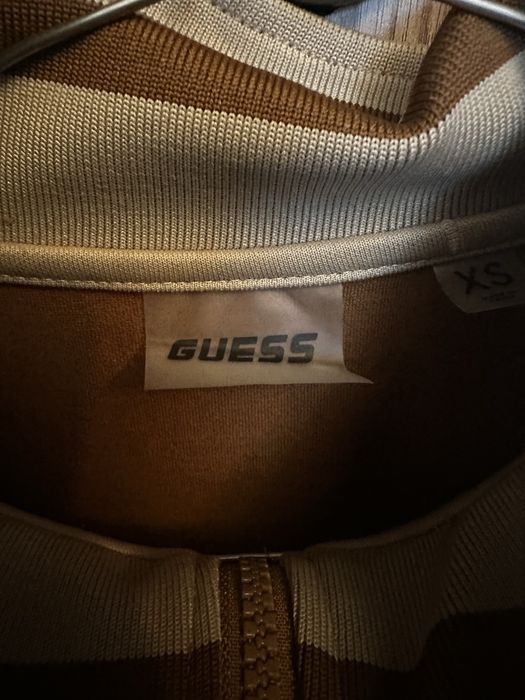 Bluza Guess ,purtata in cateva ocazii,unisex