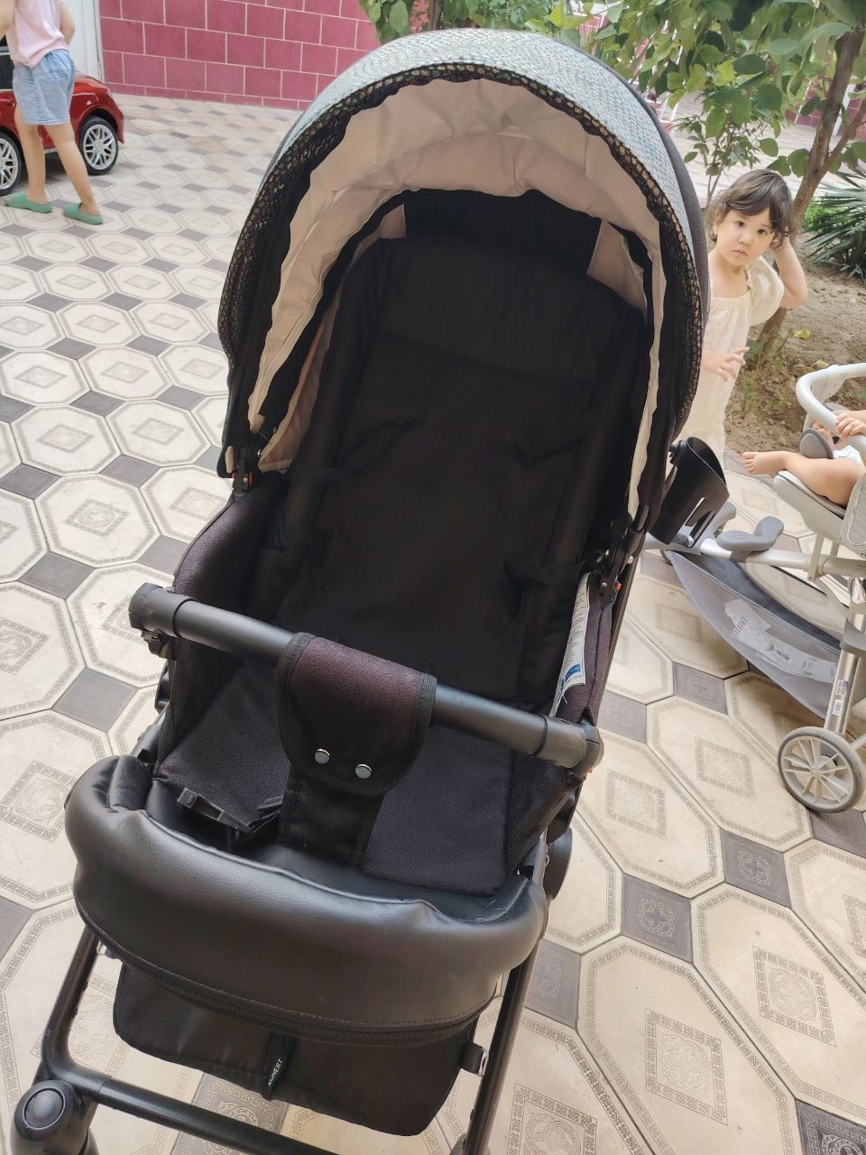 Срочно продается детская коляска 3в1. Люлька, сидячий + автокресло.