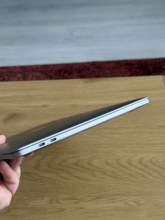 Macbook Pro 13", 2019, 2,4Ghz Quad-Core Intel Core i5