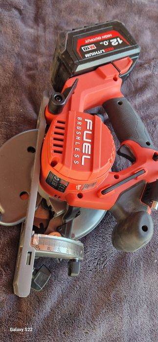 Milwaukee circular pe acumulator