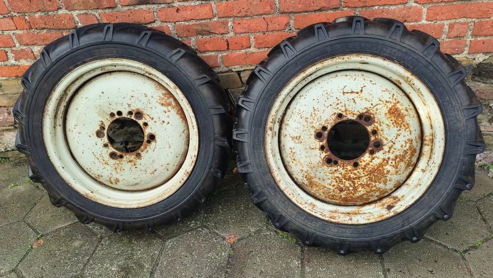 Гуми с джанти за малък трактор