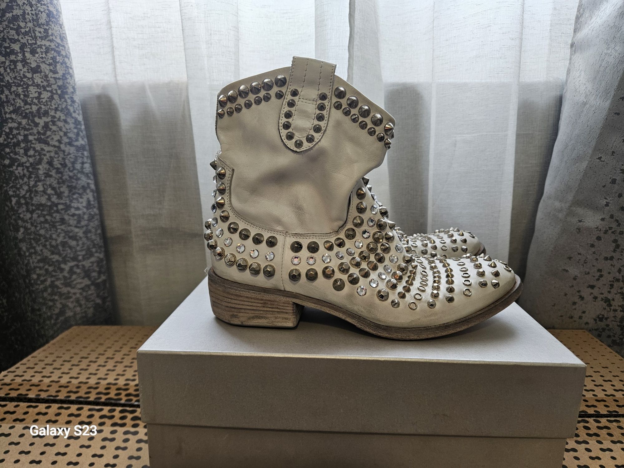 Strategia cizme damă piele naturală cu cristale Swarovski.