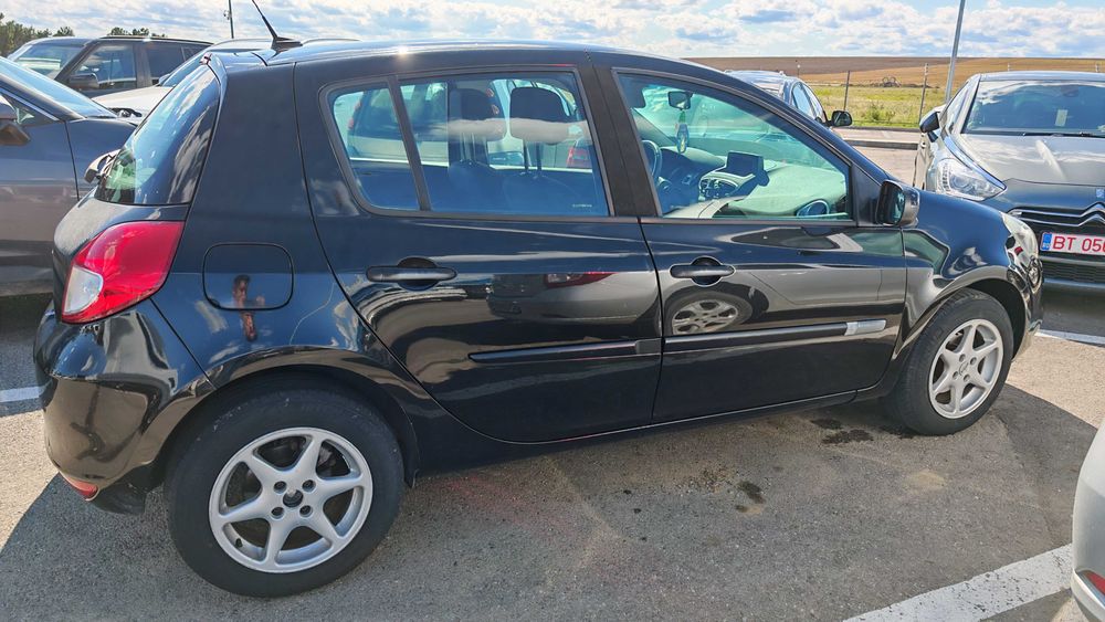Vand Renault Clio 3, benzina 1.2, 101CP, 2009