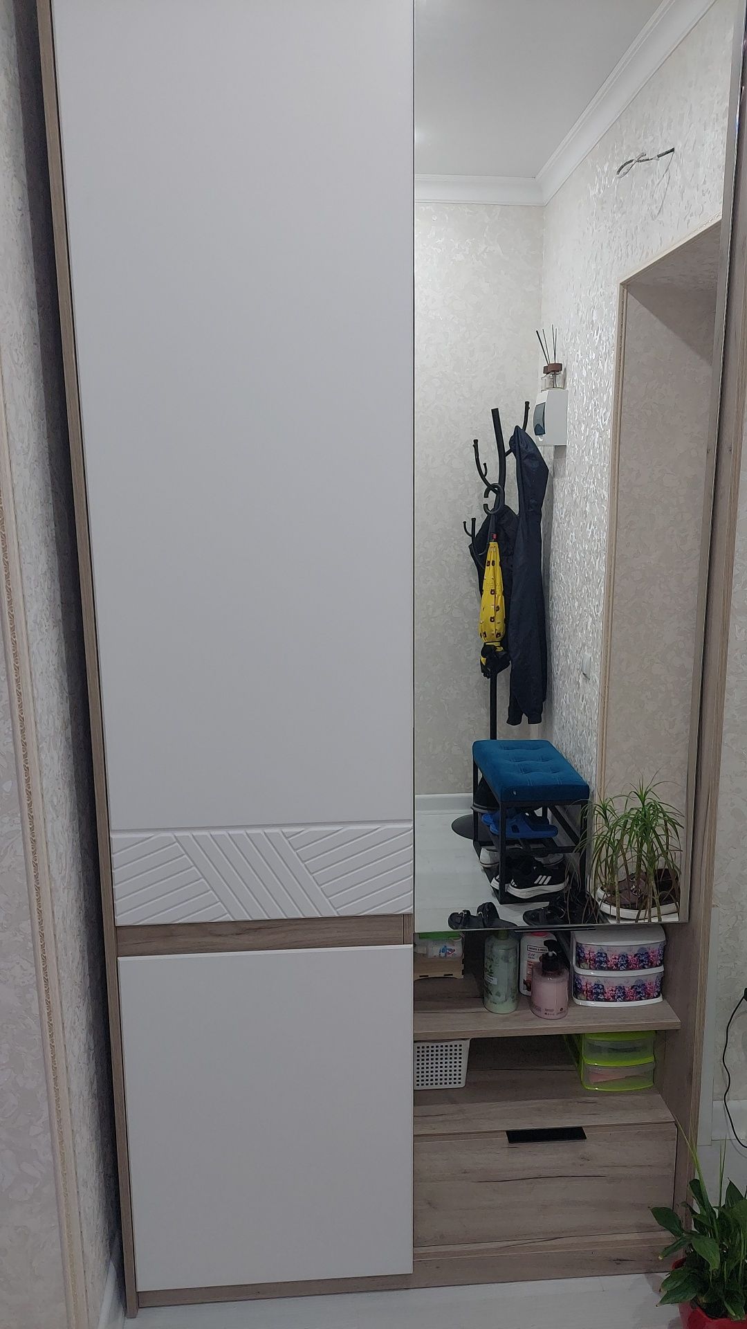 Продам шкаф в прихожую