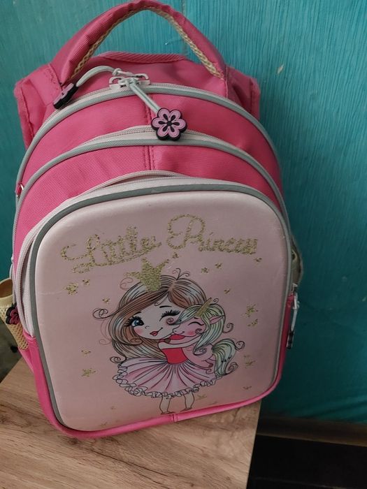 Продам рюкзак артопедический.Почти даром!