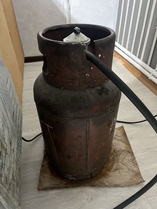 пустые газовые балоны