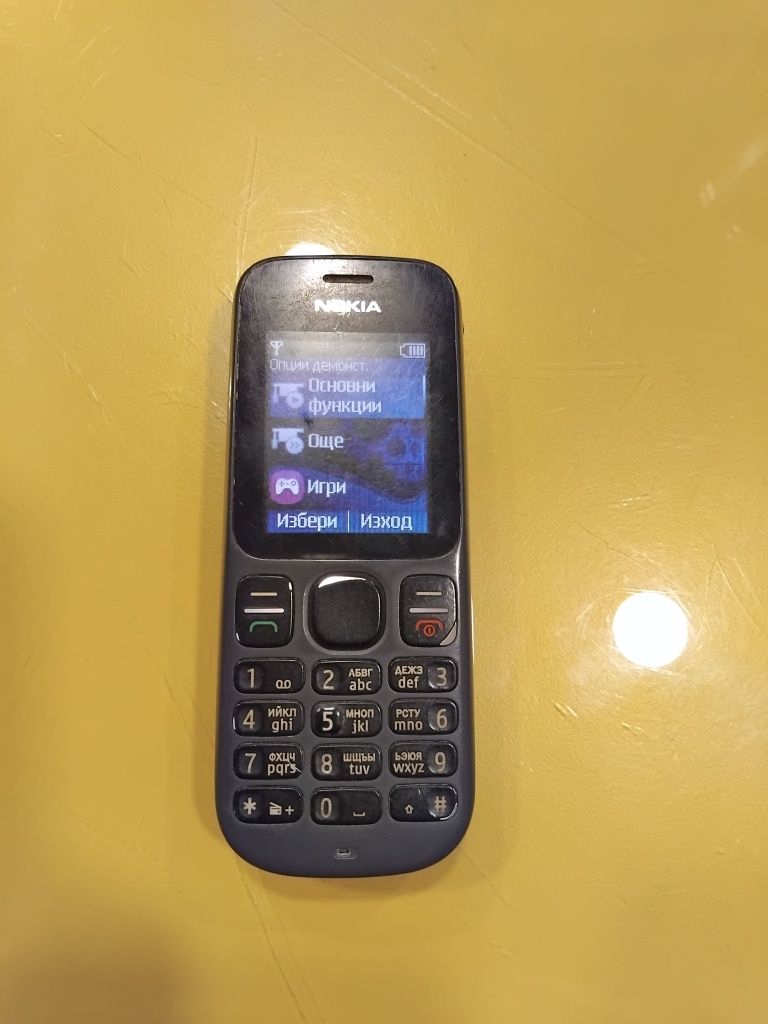 Nokia 2330c-2 и Nokia 100