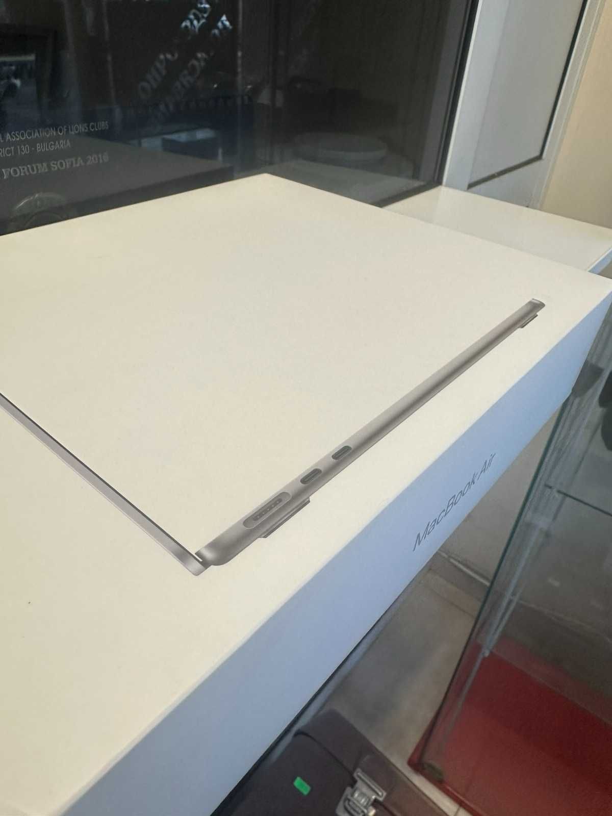 MacBook Air 13,6 model A2681