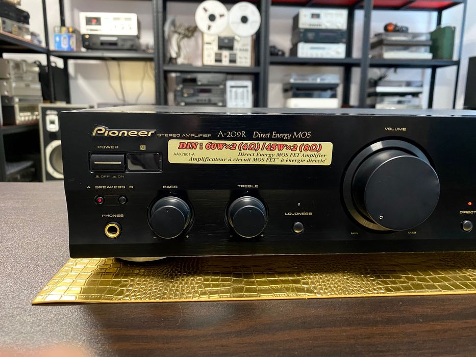 Чудесен усилвател Pioneer