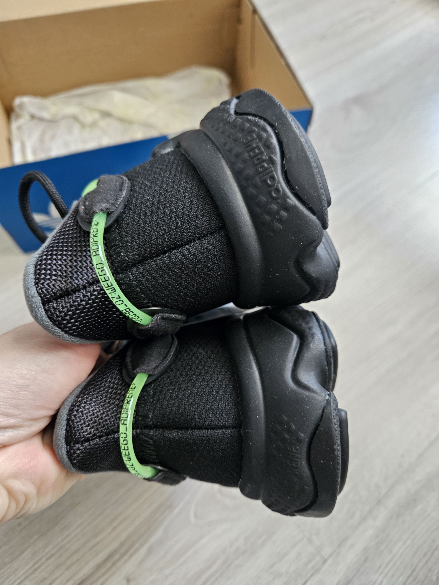 НОВИ Adidas Originals OZWEEGO 37