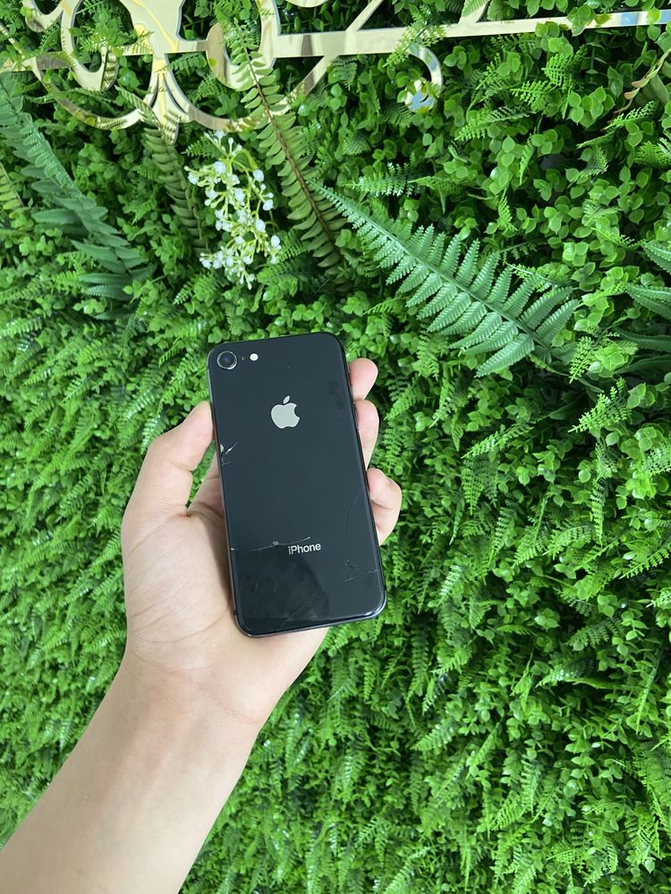 iphone 8 64gb/2……………………………………………………………………………………………………………………………………………..
