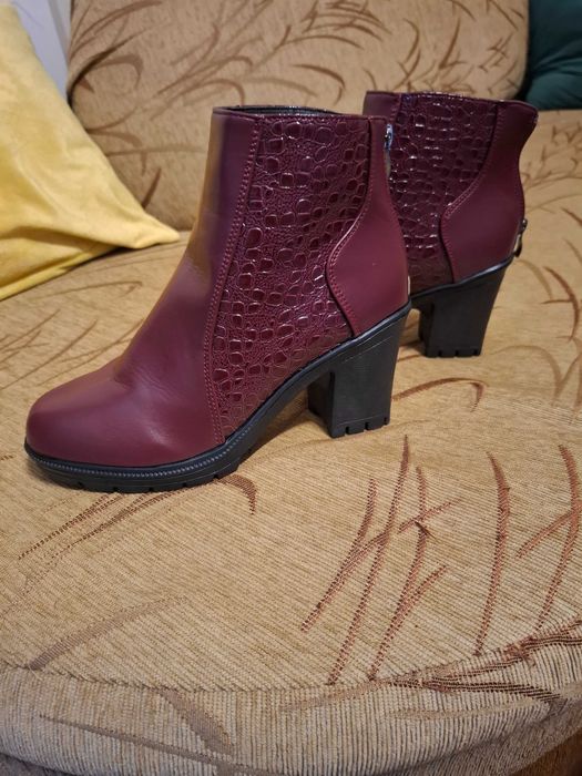 Дамски боти с ток