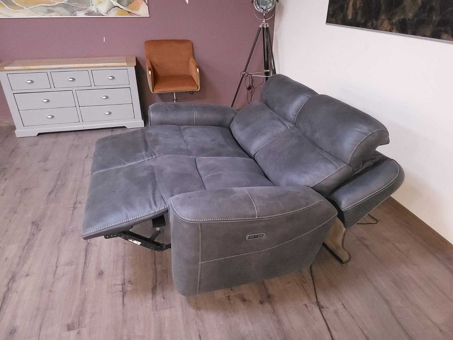 Тъмно сив диван от плат двойка с електрически релаксиращ механизъм