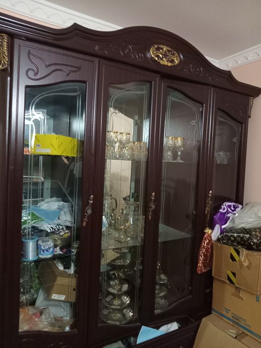 Продаётся мебель, стенка, детские шкаф две письменная столы в идеально