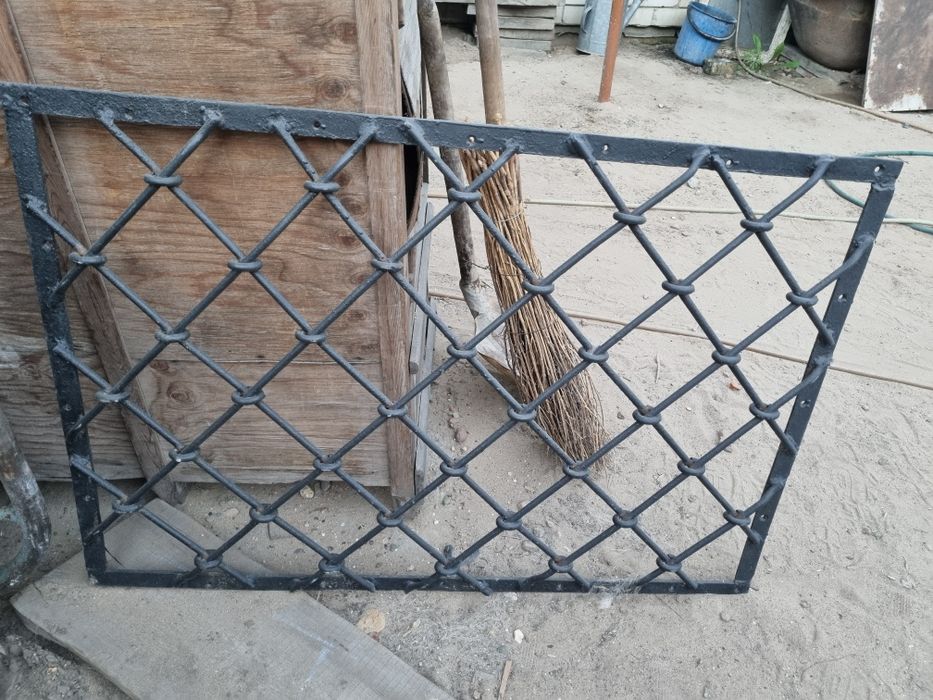 Решетка металлическая