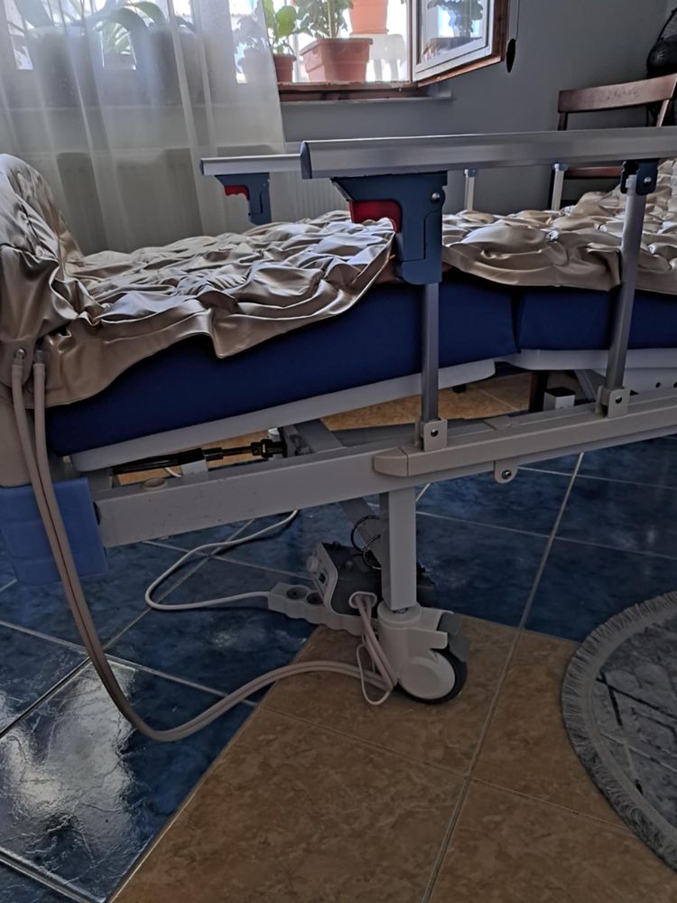 Pat medical electric cu saltea antiescare