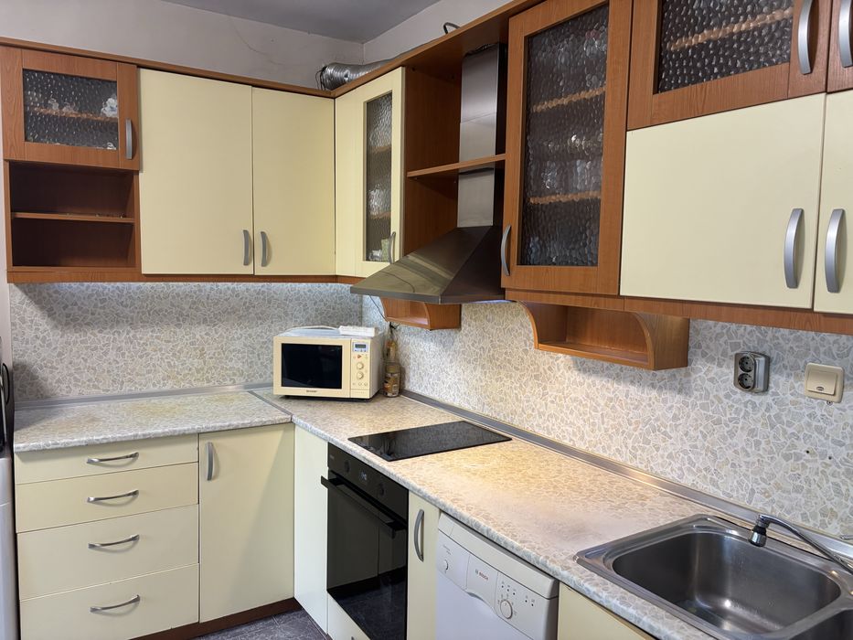 Продавам кухня с размери 3.40/ 1.55