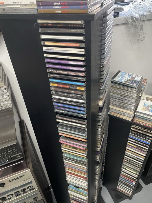 Suport cd casete cel mare 370 cduri cel mic 144 cduri sau 144 casete