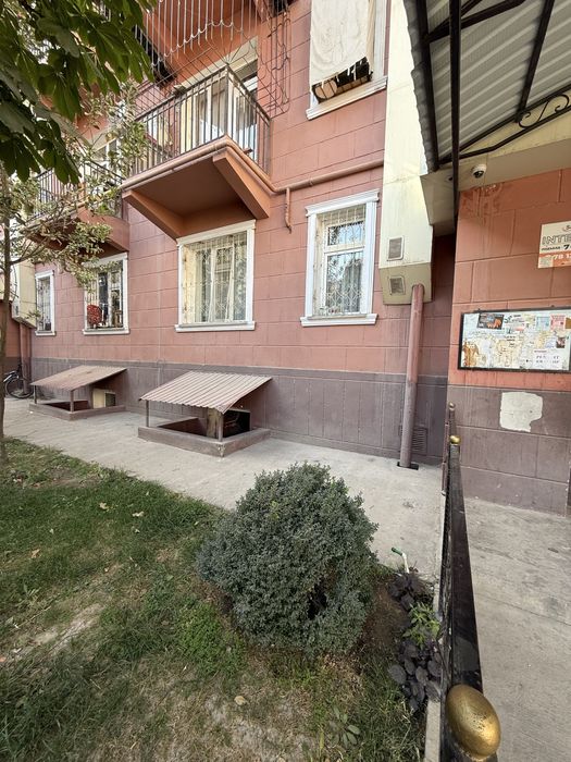 Срочна квартира сотилади сергели 6 А метро 2 чи бекат енида