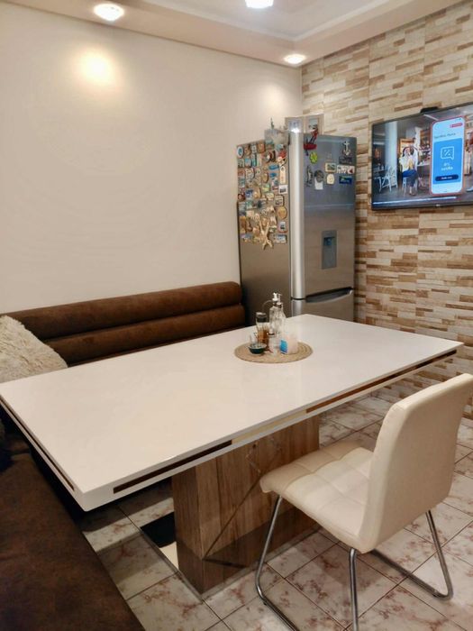 Трапезна маса и 4 стола