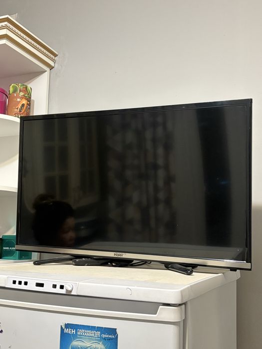 Haier телевизор как новый все работает на экране трещин царапин нету.