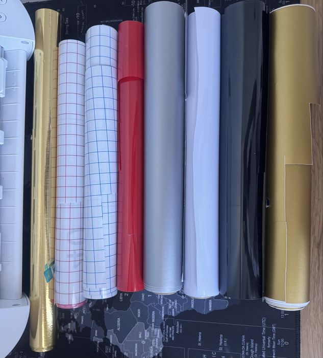 Самозалепващ винил-фолио