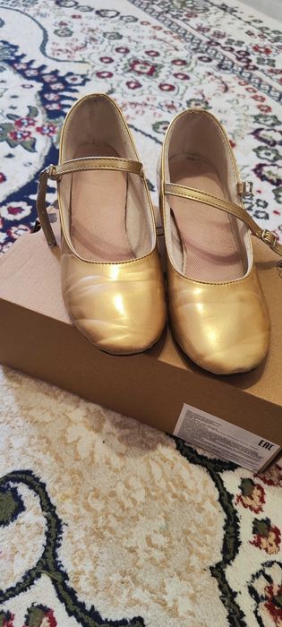 Туфли для танцев золотые