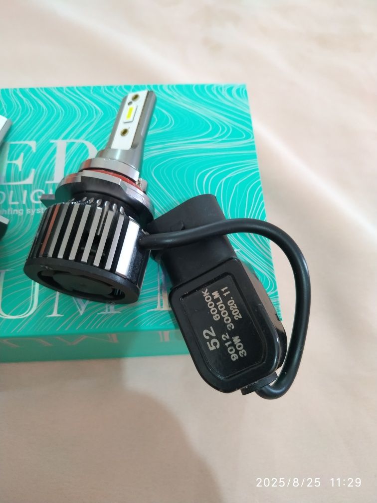 Avto LED lampa sotiladi.