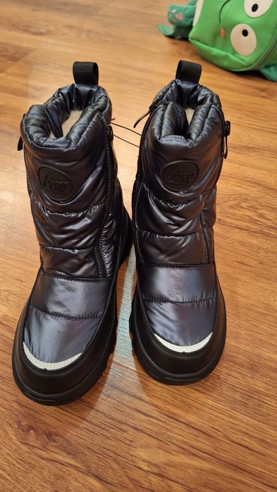 Продам детскую обувь