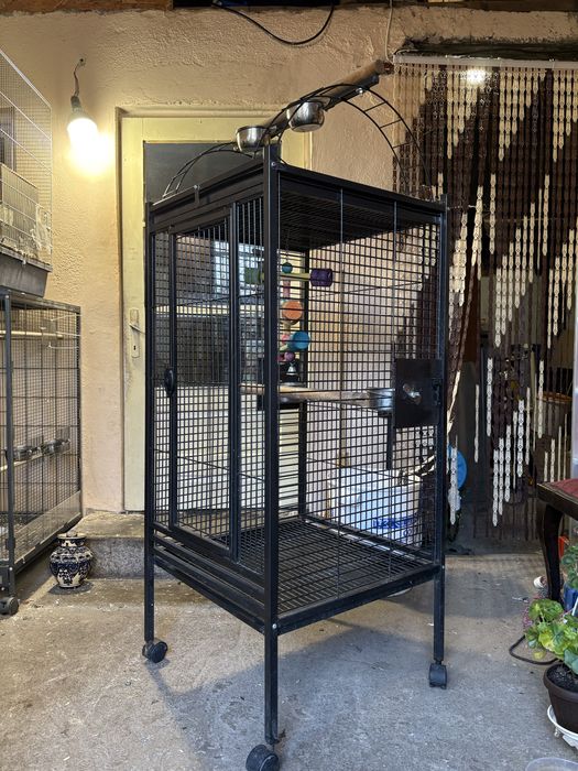 Voliera pentru papagali