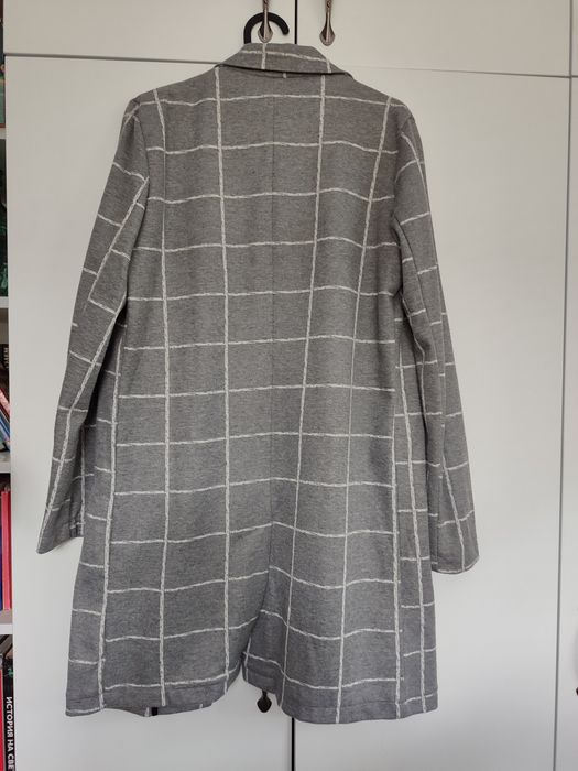 Сиво дълго сако с каре
