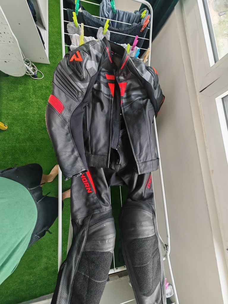 Vând costum moto 2 piese Rebelhorn