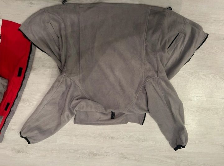 Vând Jacheta The North face cu model fleece